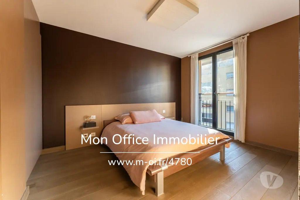 Appartements à vendre Bouches-du-Rhône Marseille - Photos Vivastreet (4780-CLA.) Référence : 4780-CLA. - Appartement en duplex 5...
