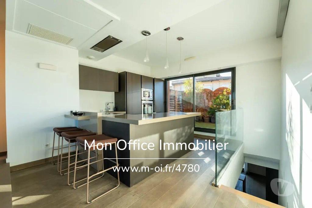 Appartements à vendre Bouches-du-Rhône Marseille - Photos Vivastreet (4780-CLA.) Référence : 4780-CLA. - Appartement en duplex 5...