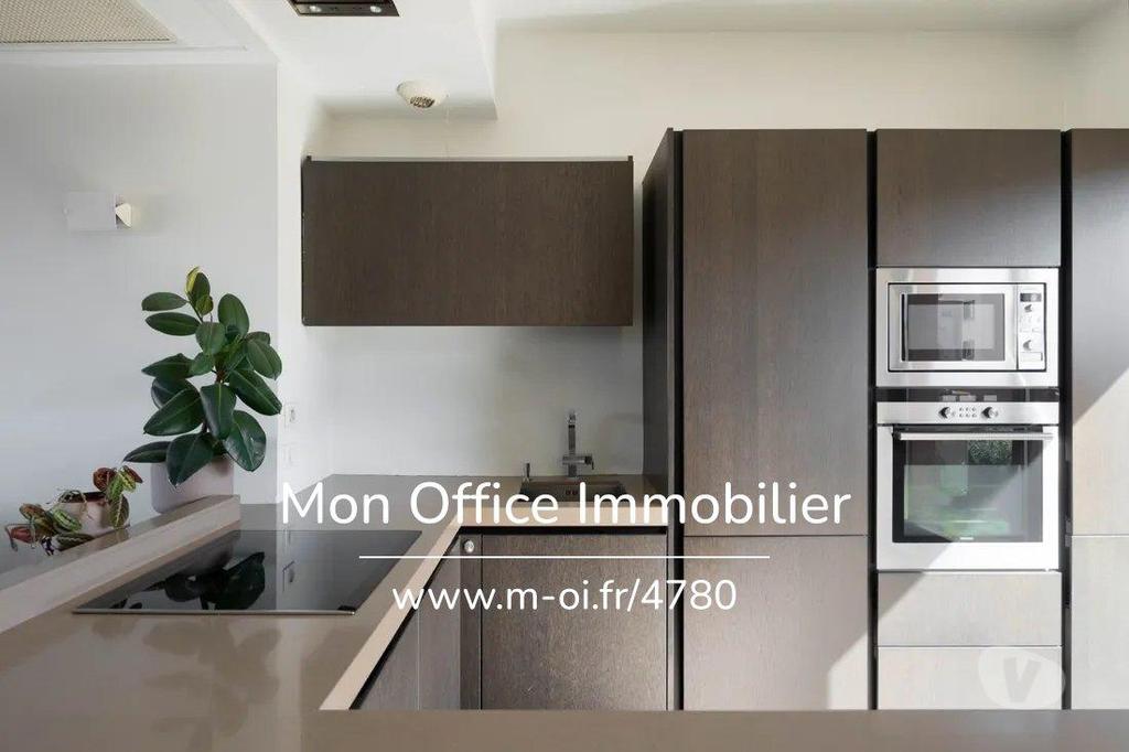 Appartements à vendre Bouches-du-Rhône Marseille - Photos Vivastreet (4780-CLA.) Référence : 4780-CLA. - Appartement en duplex 5...