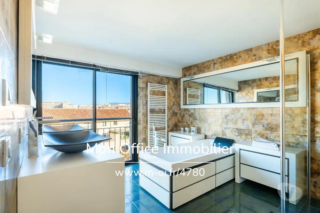 Appartements à vendre Bouches-du-Rhône Marseille - Photos Vivastreet (4780-CLA.) Référence : 4780-CLA. - Appartement en duplex 5...