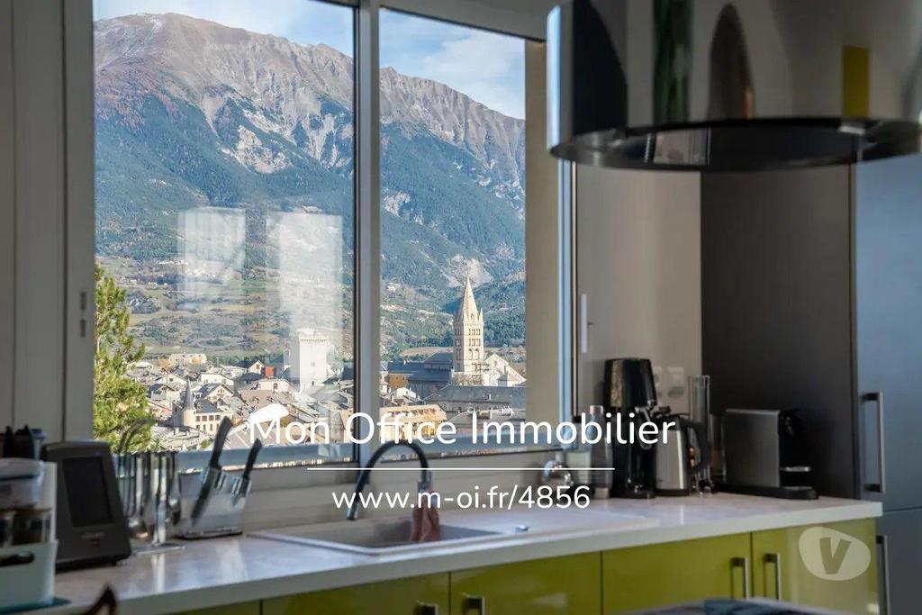 Appartements à vendre Hautes-Alpes Embrun - 05200 - Photos Vivastreet (4856-MTE) Référence : 4856-MTE - Type 4 de 85 m²- Terrasse...