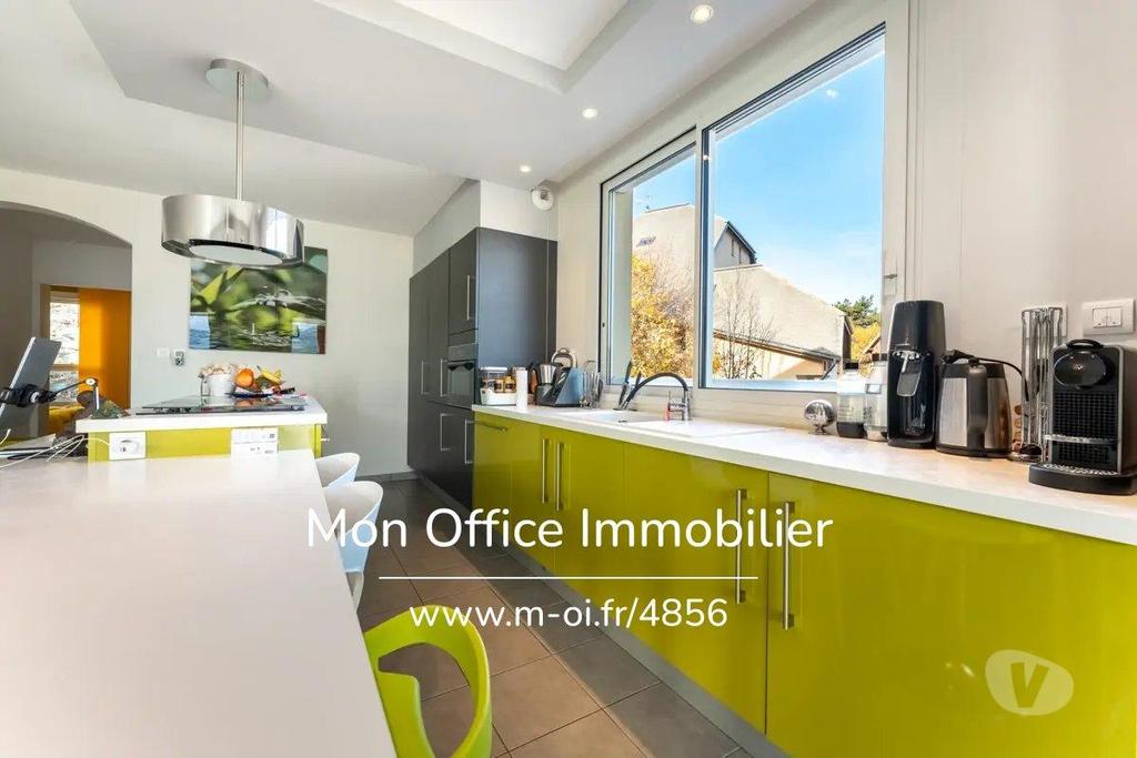 Appartements à vendre Hautes-Alpes Embrun - 05200 - Photos Vivastreet (4856-MTE) Référence : 4856-MTE - Type 4 de 85 m²- Terrasse...