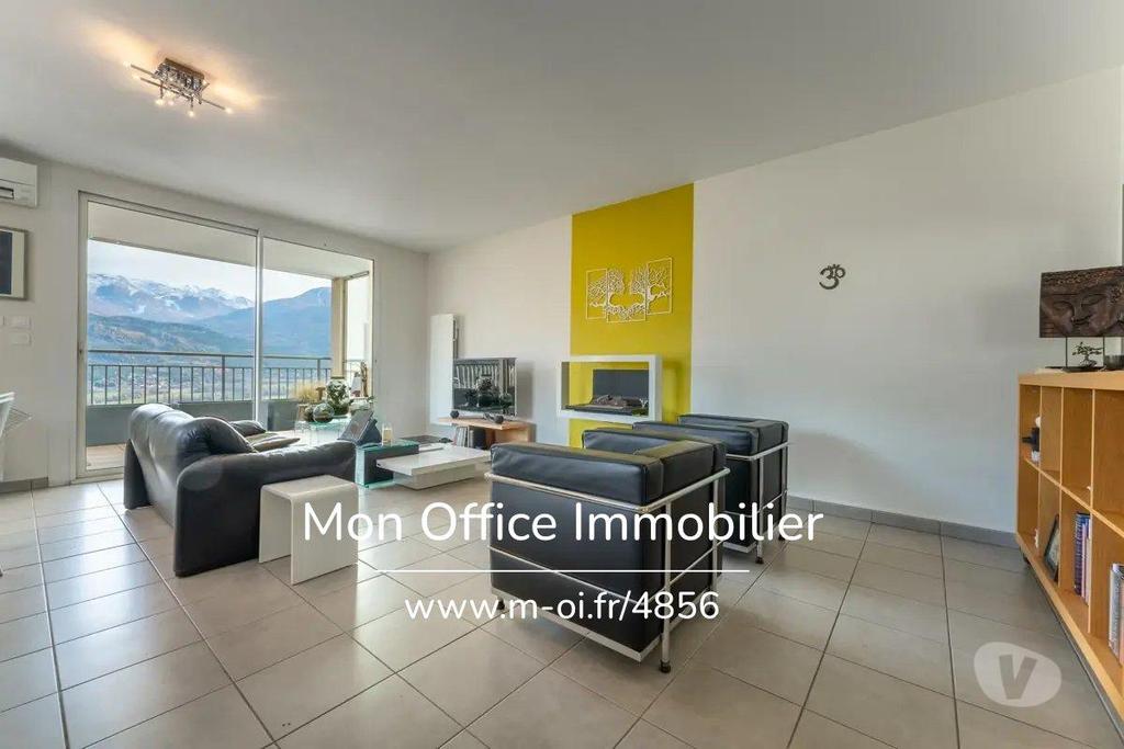 Appartements à vendre Hautes-Alpes Embrun - 05200 - Photos Vivastreet (4856-MTE) Référence : 4856-MTE - Type 4 de 85 m²- Terrasse...