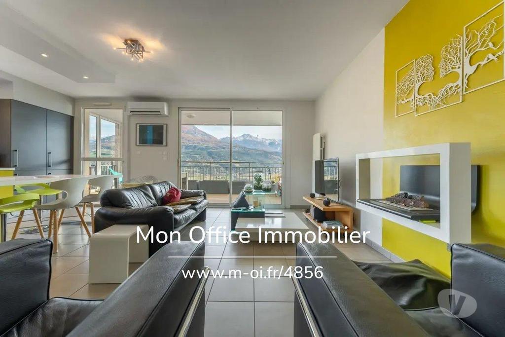 Appartements à vendre Hautes-Alpes Embrun - 05200 - Photos Vivastreet (4856-MTE) Référence : 4856-MTE - Type 4 de 85 m²- Terrasse...