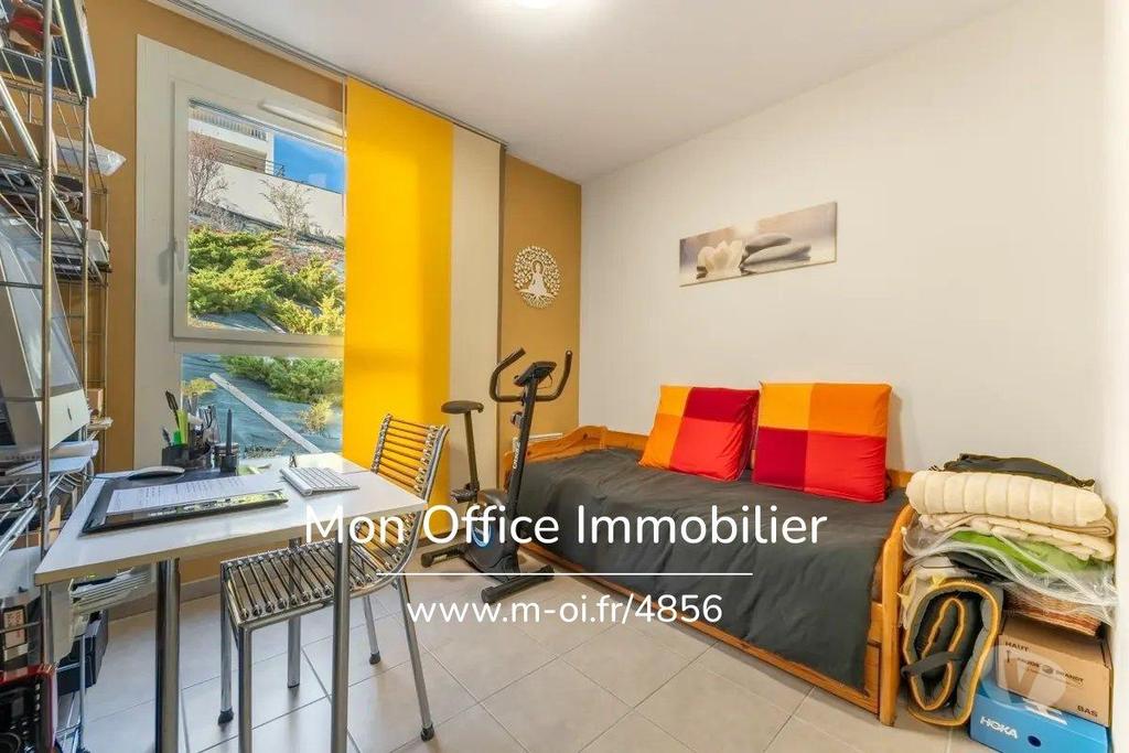 Appartements à vendre Hautes-Alpes Embrun - 05200 - Photos Vivastreet (4856-MTE) Référence : 4856-MTE - Type 4 de 85 m²- Terrasse...