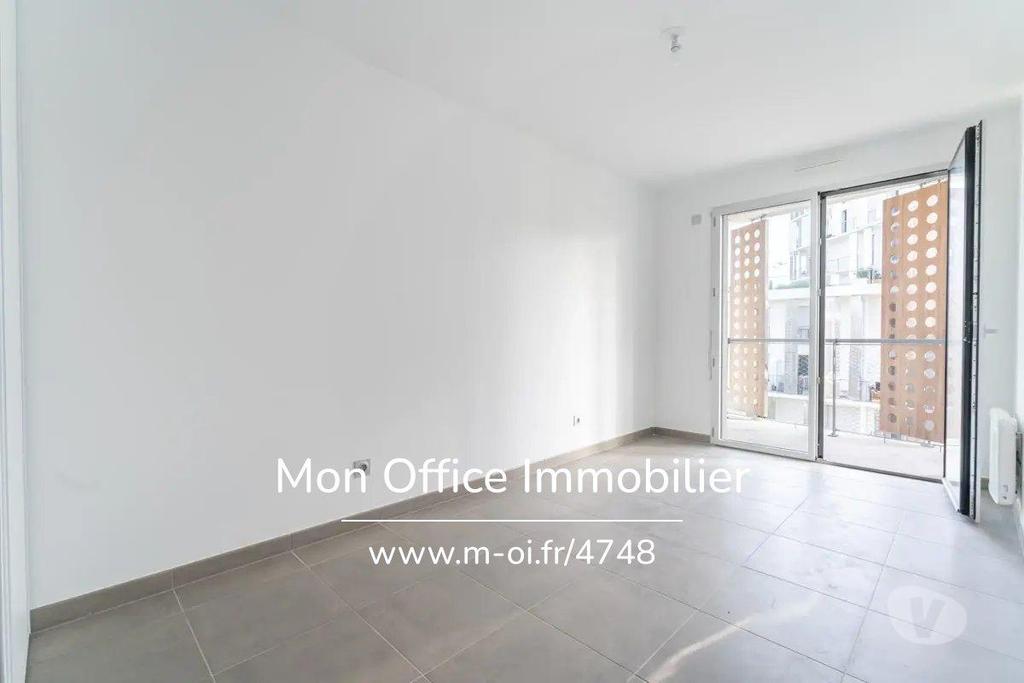 Appartements à vendre Bouches-du-Rhône Marseille - Photos Vivastreet (4748-AMA) Référence : 4748-AMA - Duplex T5 - Balcon -Box double