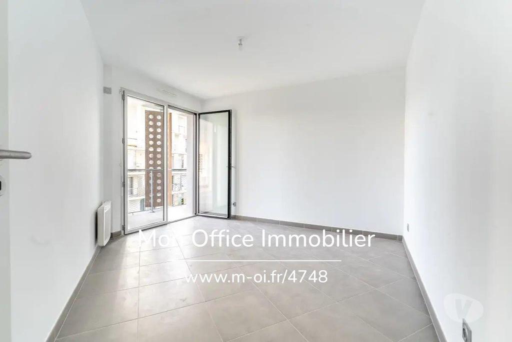 Appartements à vendre Bouches-du-Rhône Marseille - Photos Vivastreet (4748-AMA) Référence : 4748-AMA - Duplex T5 - Balcon -Box double