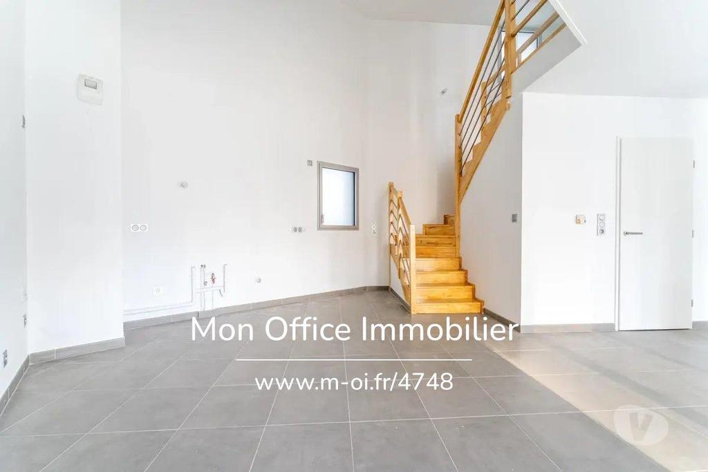 Appartements à vendre Bouches-du-Rhône Marseille - Photos Vivastreet (4748-AMA) Référence : 4748-AMA - Duplex T5 - Balcon -Box double