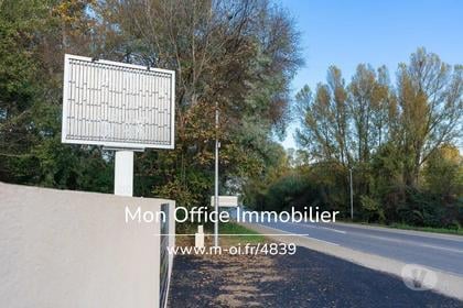 Immeuble à vendre Luynes Bouches-du-Rhône - Photos Vivastreet (4839-BMA) Référence : 4839-BMA - Local Professionnel
