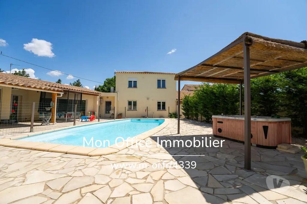 Vente Maison Bouches-du-Rhône La Ciotat - 13600 - Photos Vivastreet (4869-MCO) Référence : 4869-MCO - Maison de type 6 d'une...
