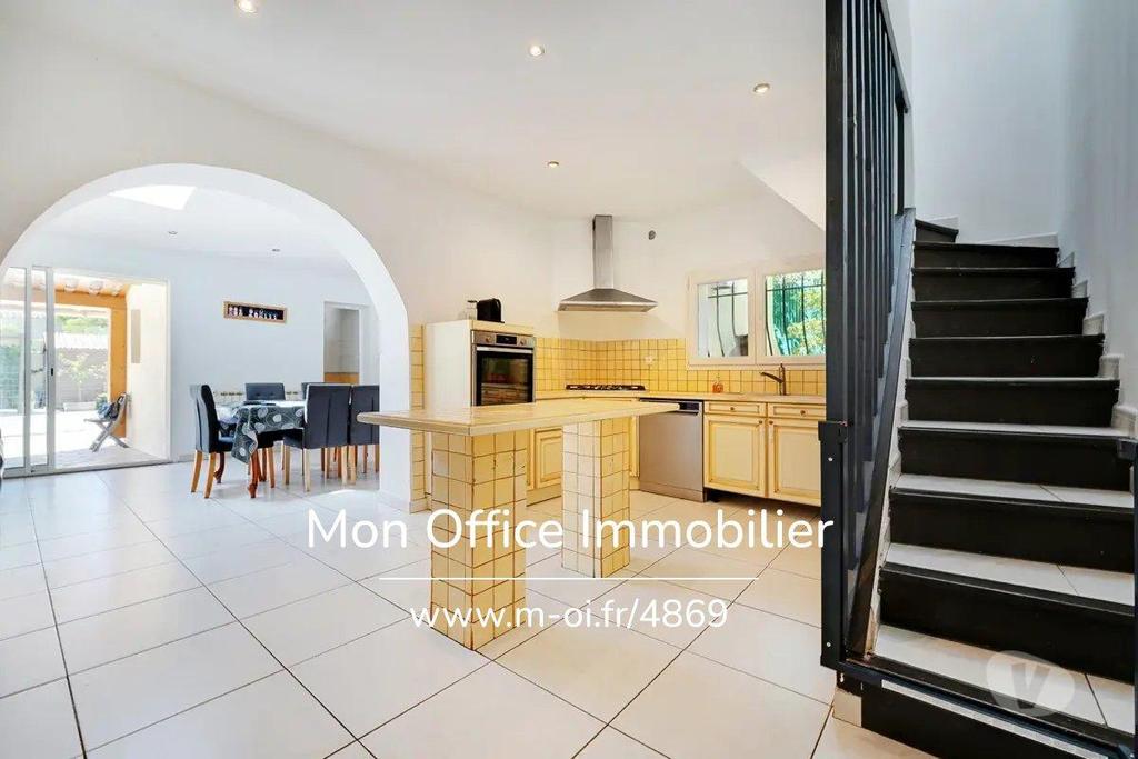 Vente Maison Bouches-du-Rhône La Ciotat - 13600 - Photos Vivastreet (4869-MCO) Référence : 4869-MCO - Maison de type 6 d'une...