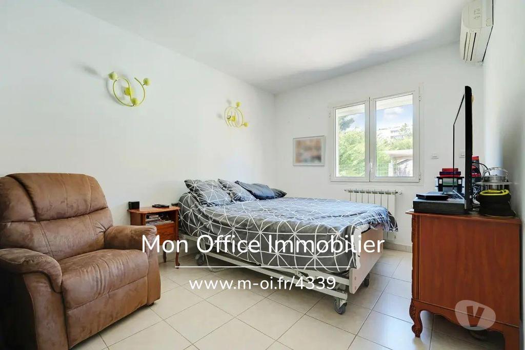 Vente Maison Bouches-du-Rhône La Ciotat - 13600 - Photos Vivastreet (4869-MCO) Référence : 4869-MCO - Maison de type 6 d'une...