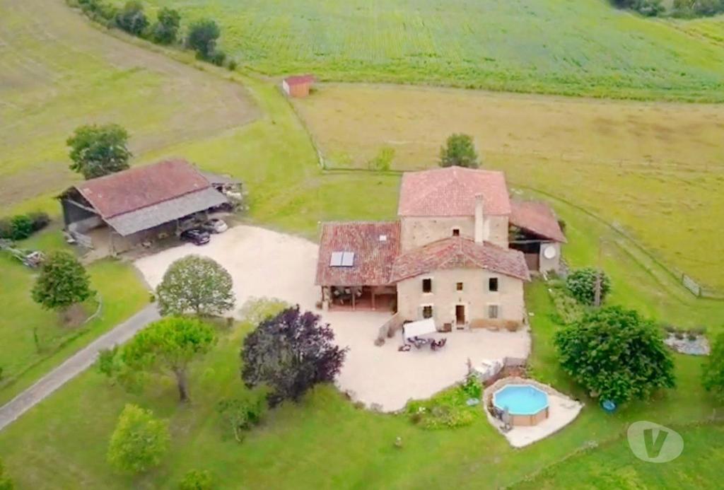 Vente Maison Gers Vic Fezensac - Photos Vivastreet Propriété avec gîte, piscine, terrain 4 hectares avec etang