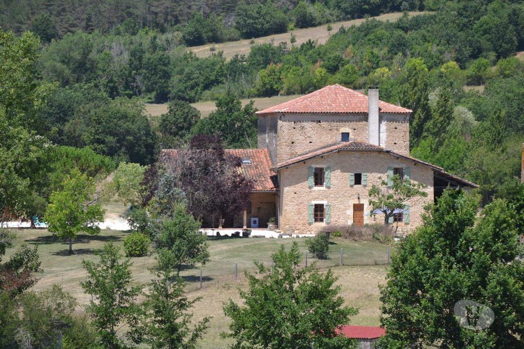 Vente Maison Gers Vic Fezensac - Photos Vivastreet Propriété avec gîte, piscine, terrain 4 hectares avec etang