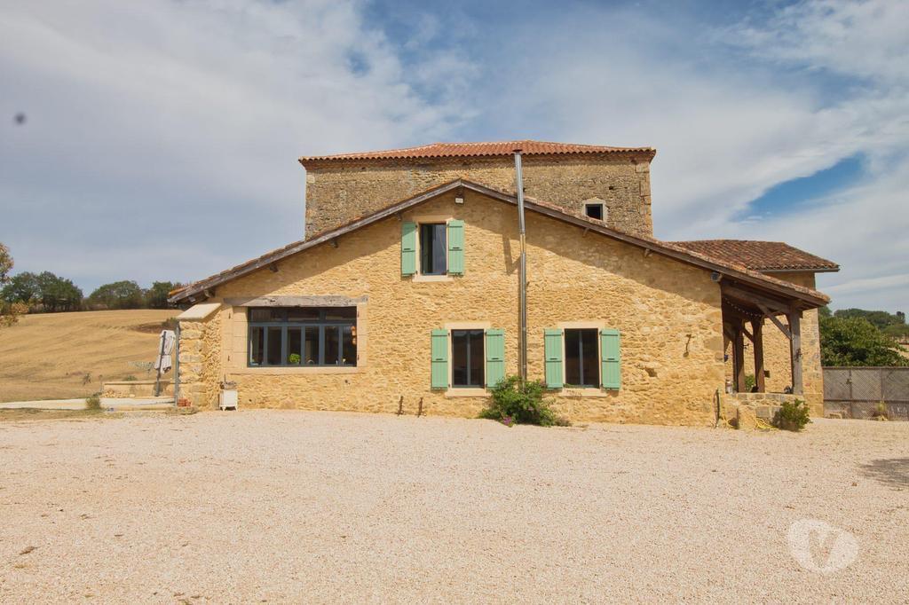 Vente Maison Gers Vic Fezensac - Photos Vivastreet Propriété avec gîte, piscine, terrain 4 hectares avec etang