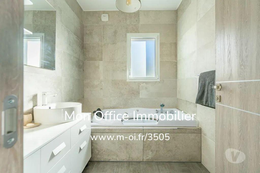 Vente Maison Var St Raphael - 83700 - Photos Vivastreet (4859-SIC) Référence : 4859-SIC - Villa appartement avec Roof...
