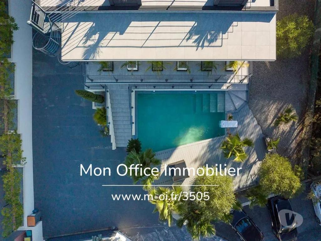 Vente Maison Var St Raphael - 83700 - Photos Vivastreet (4859-SIC) Référence : 4859-SIC - Villa appartement avec Roof...