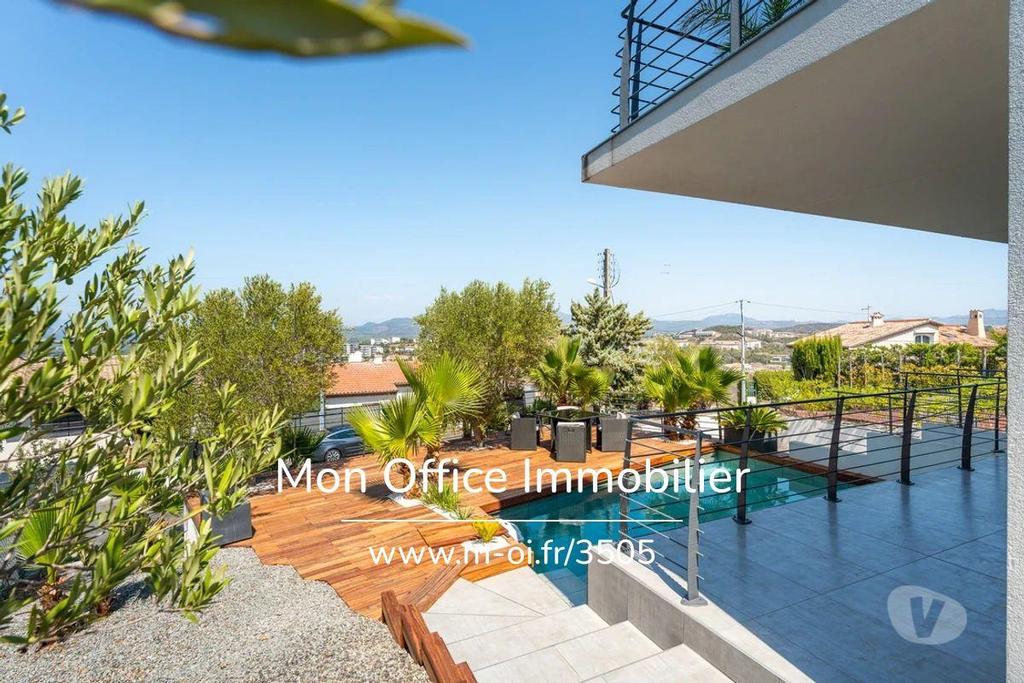 Vente Maison Var St Raphael - 83700 - Photos Vivastreet (4859-SIC) Référence : 4859-SIC - Villa appartement avec Roof...