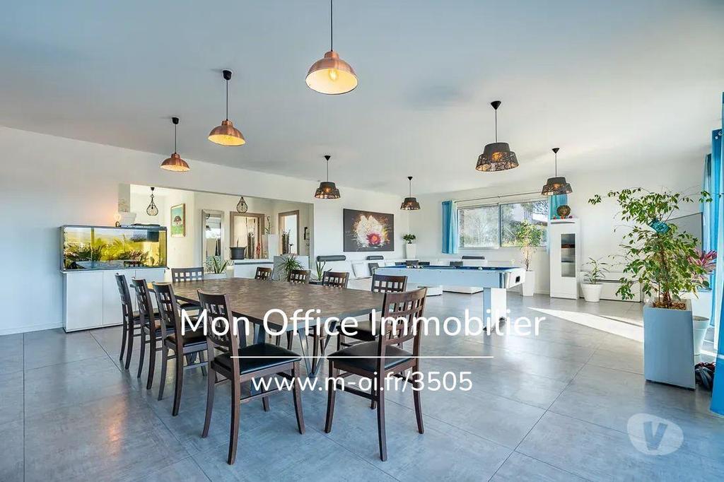 Vente Maison Var St Raphael - 83700 - Photos Vivastreet (4859-SIC) Référence : 4859-SIC - Villa appartement avec Roof...