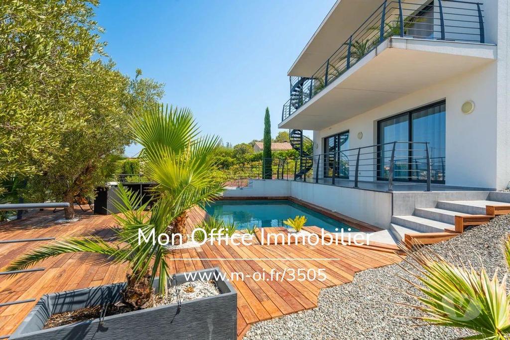 Vente Maison Var St Raphael - 83700 - Photos Vivastreet (4859-SIC) Référence : 4859-SIC - Villa appartement avec Roof...