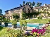 Manoir avec 14 hectares, carrière professionnelle et écuries,