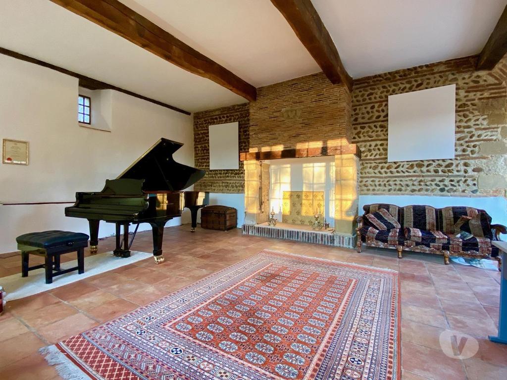 Vente Maison Hautes-Pyrénées Castelnau Magnoac - 65230 - Photos Vivastreet Manoir avec 14 hectares, carrière professionnelle et écuries,