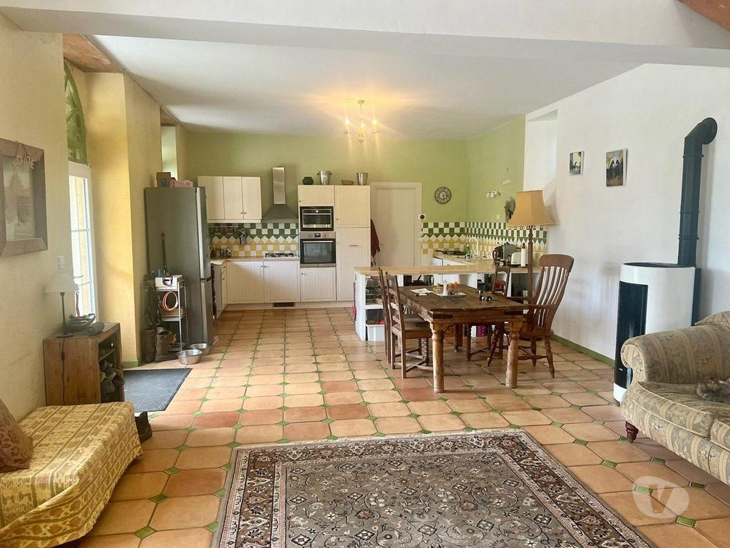 Vente Maison Hautes-Pyrénées Castelnau Magnoac - 65230 - Photos Vivastreet Manoir avec 14 hectares, carrière professionnelle et écuries,