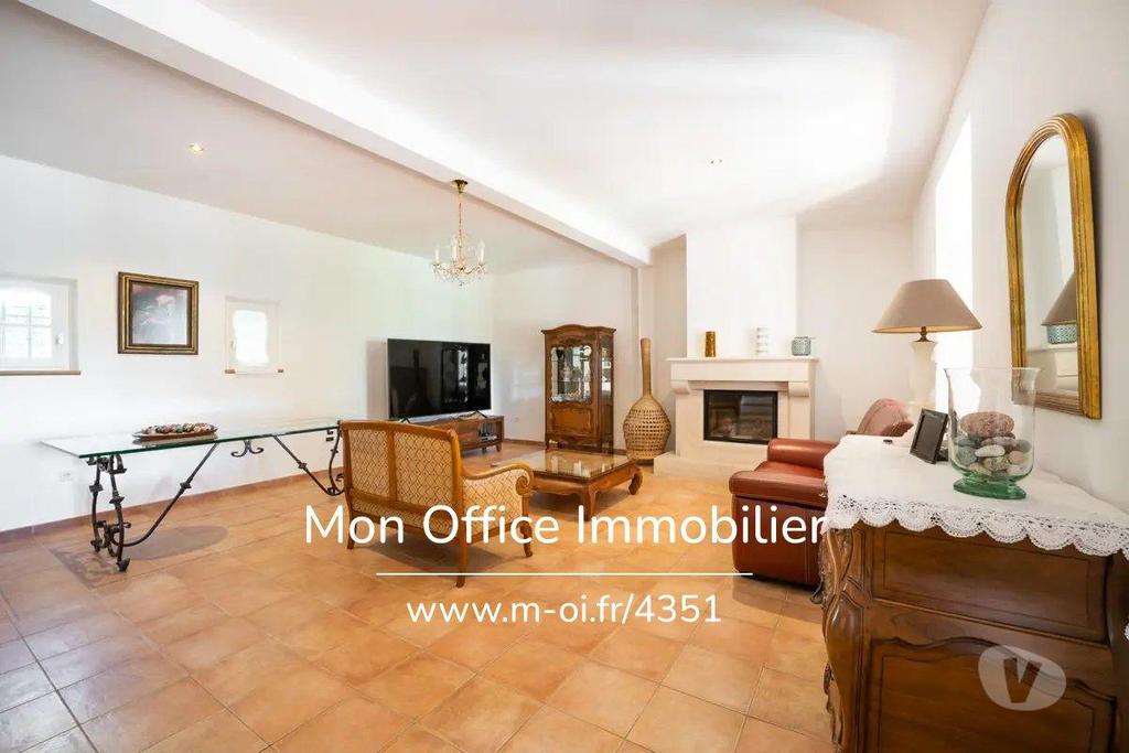 Vente Maison Var Le Castellet - 83330 - Photos Vivastreet (4351-VCA) Référence : 4351-VCA - Mas provençal , dépendance...