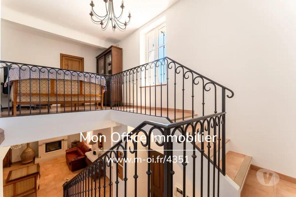 Vente Maison Var Le Castellet - 83330 - Photos Vivastreet (4351-VCA) Référence : 4351-VCA - Mas provençal , dépendance...