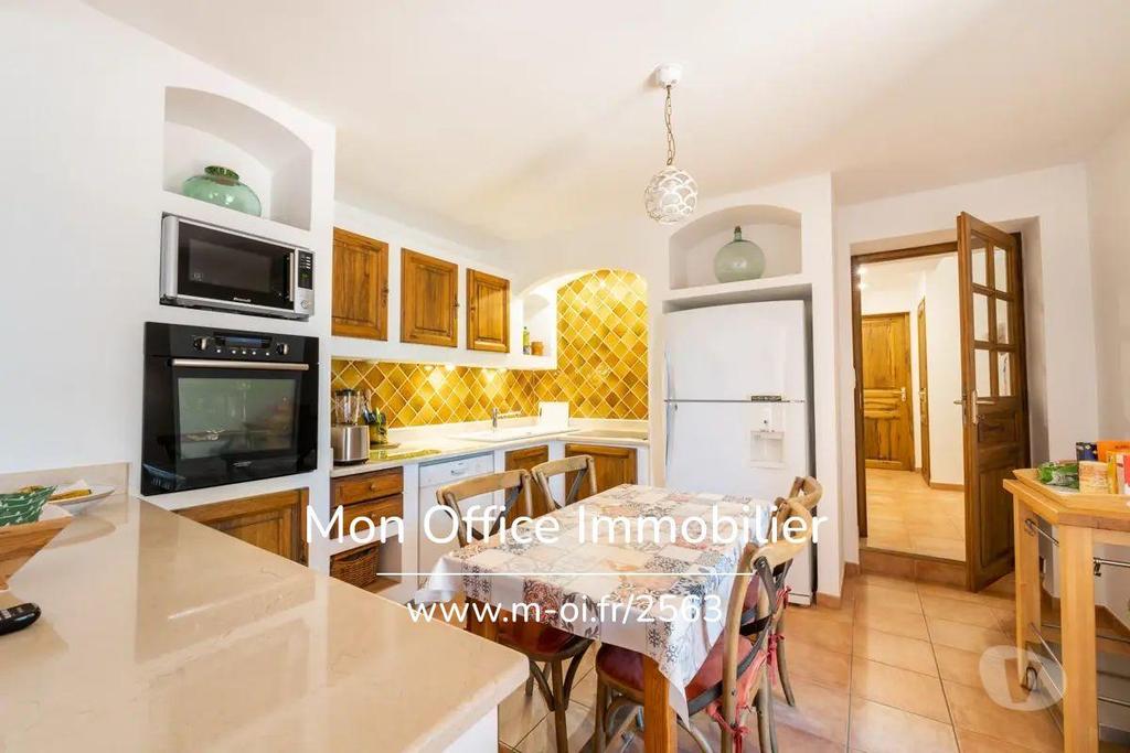 Vente Maison Var Le Castellet - 83330 - Photos Vivastreet (4351-VCA) Référence : 4351-VCA - Mas provençal , dépendance...