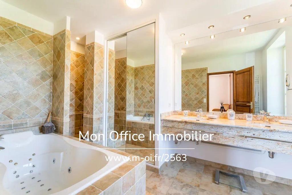 Vente Maison Var Le Castellet - 83330 - Photos Vivastreet (4351-VCA) Référence : 4351-VCA - Mas provençal , dépendance...