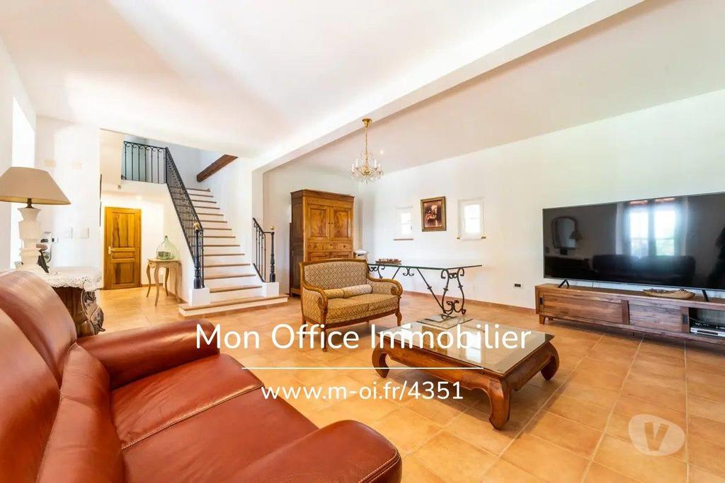 Vente Maison Var Le Castellet - 83330 - Photos Vivastreet (4351-VCA) Référence : 4351-VCA - Mas provençal , dépendance...