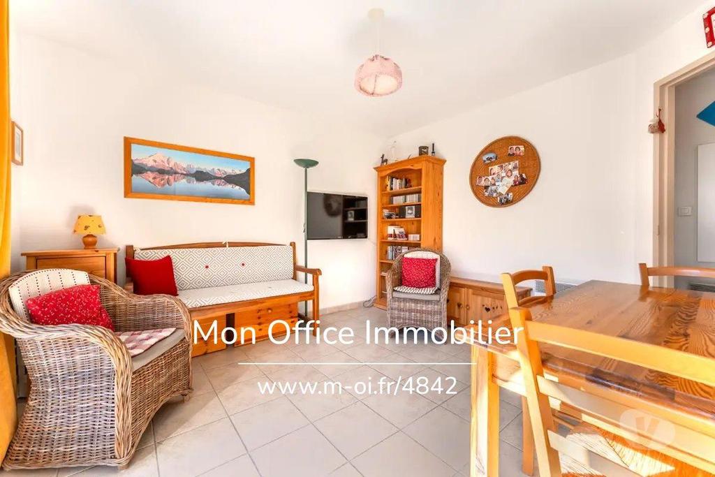 Appartements à vendre Hautes-Alpes Crevoux - 05200 - Photos Vivastreet (4842-EBO.) Référence : 4842-EBO. - Appartement 2 pièces avec...