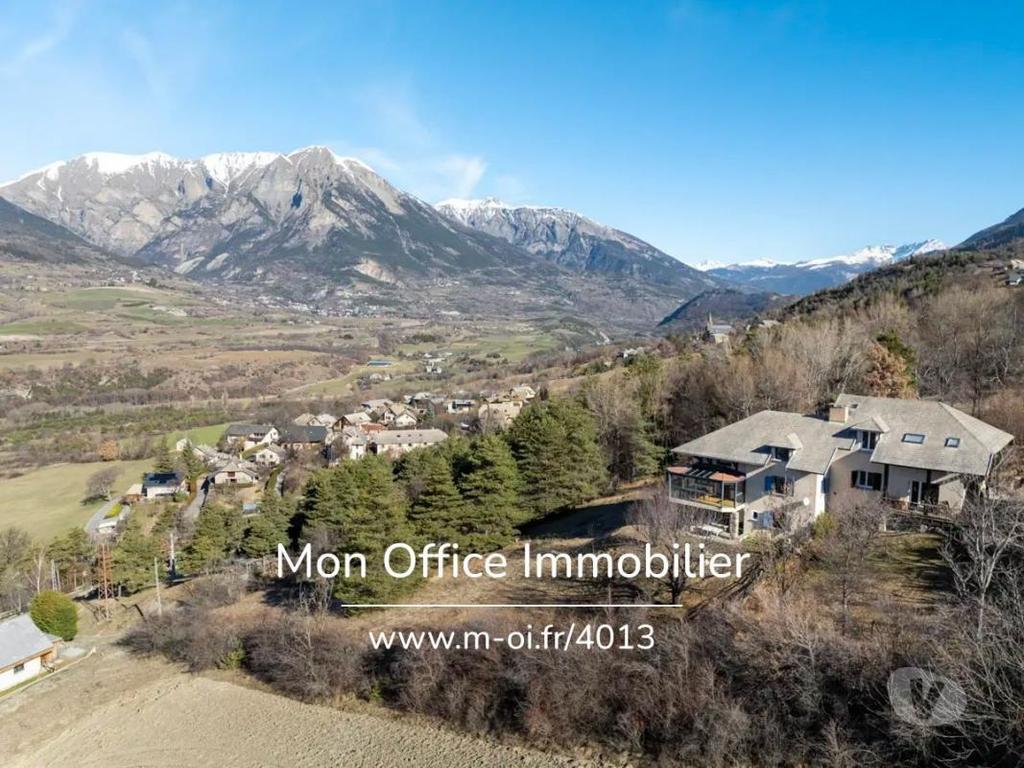 Vente Maison Hautes-Alpes St Andre d'Embrun - 05200 - Photos Vivastreet (4013-MTE) Référence : 4013-MTE - Villa de 200 m2 calme -...