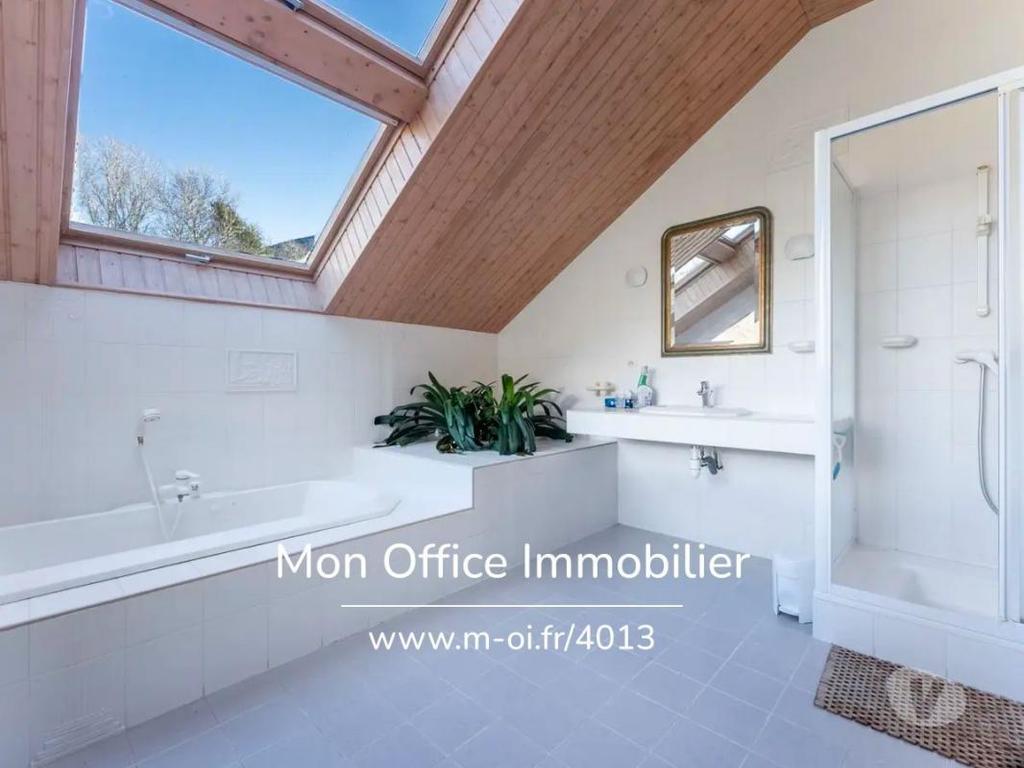 Vente Maison Hautes-Alpes St Andre d'Embrun - 05200 - Photos Vivastreet (4013-MTE) Référence : 4013-MTE - Villa de 200 m2 calme -...