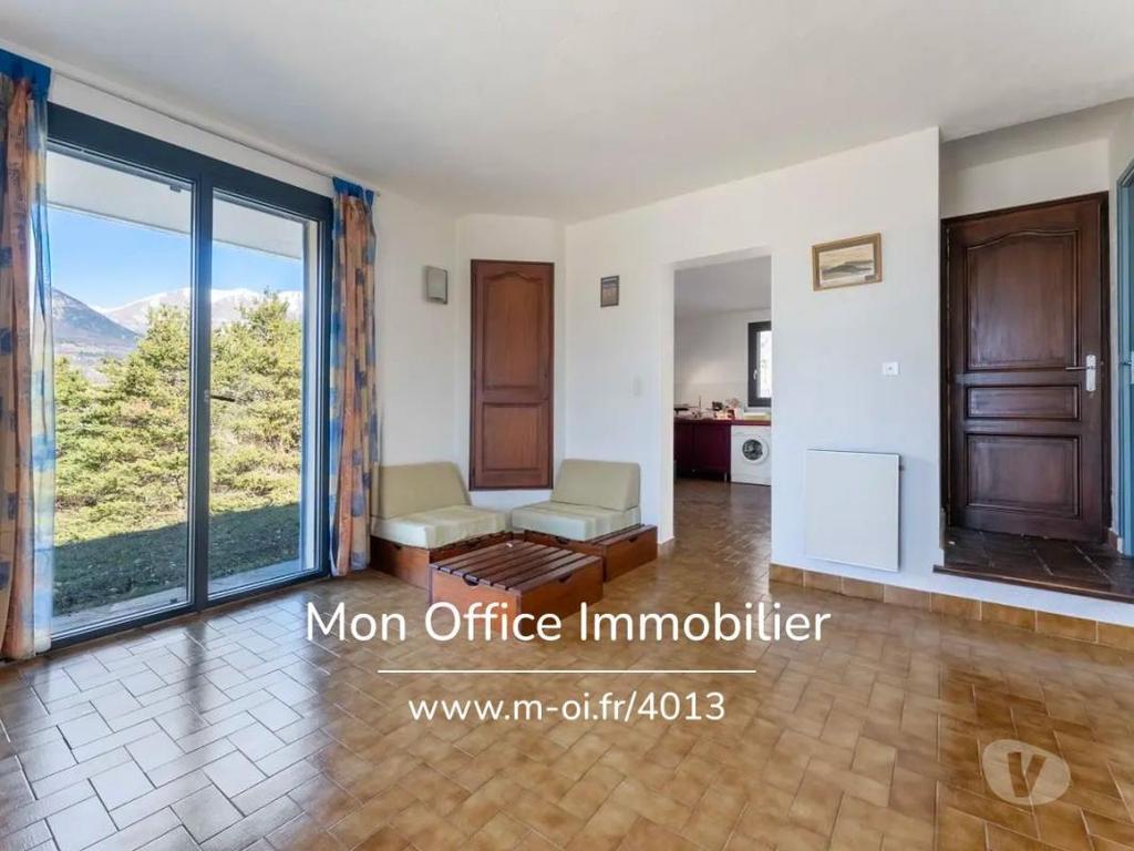 Vente Maison Hautes-Alpes St Andre d'Embrun - 05200 - Photos Vivastreet (4013-MTE) Référence : 4013-MTE - Villa de 200 m2 calme -...