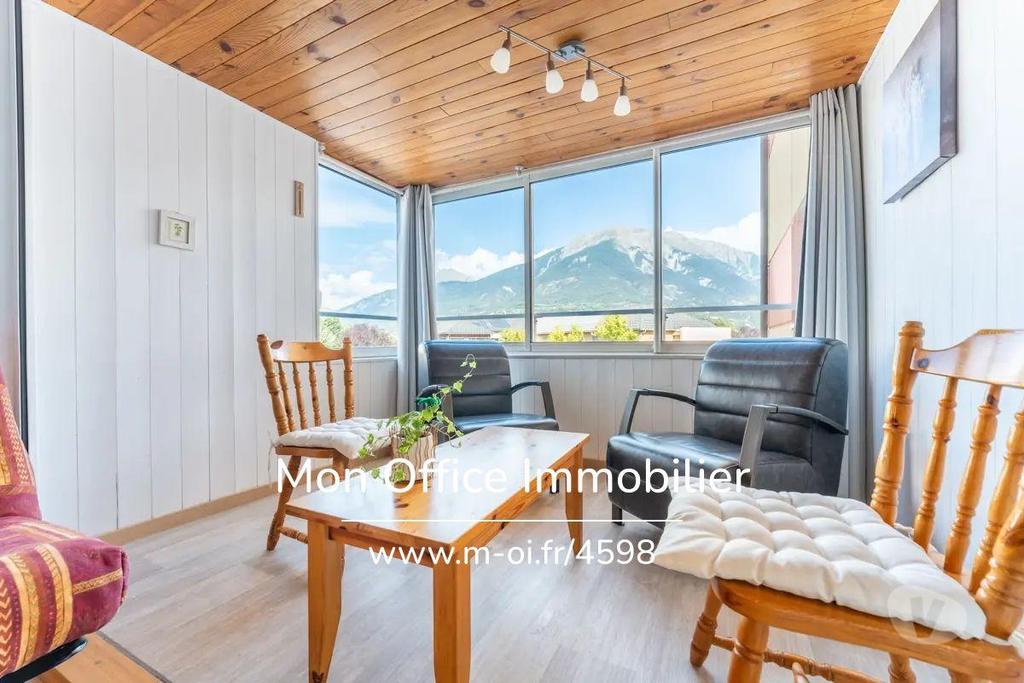 Appartements à vendre Hautes-Alpes Embrun - 05200 - Photos Vivastreet (4598-MTE) Référence : 4598-MTE - Appartement Type 2-centre...