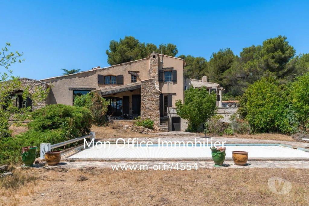 Vente Maison Bouches-du-Rhône St Marc Jaumegarde - 13100 - Photos Vivastreet (4554-AUS.) Référence : 4554-AUS. - Maison à rénover sur...