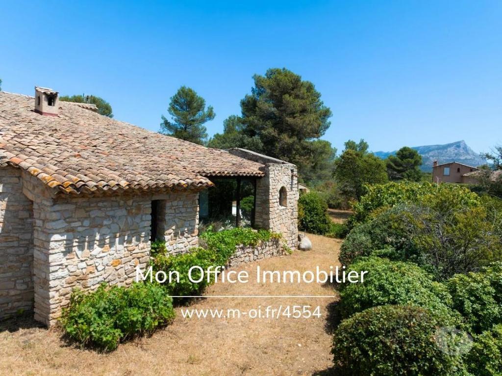 Vente Maison Bouches-du-Rhône St Marc Jaumegarde - 13100 - Photos Vivastreet (4554-AUS.) Référence : 4554-AUS. - Maison à rénover sur...