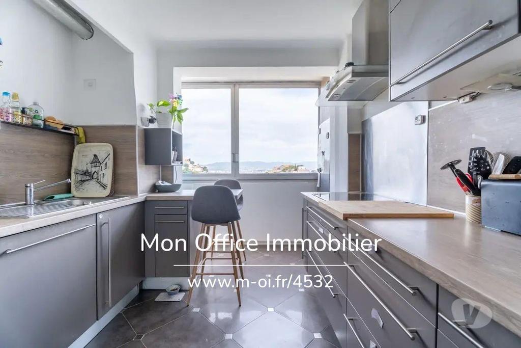 Appartements à vendre Bouches-du-Rhône Marseille - Photos Vivastreet (4532-CLA) Référence : 4532-CLA - Appartement T3 avec...