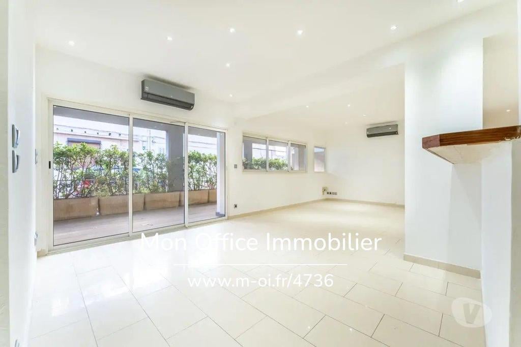 Appartements à vendre Bouches-du-Rhône Marseille - Photos Vivastreet (4736-CLA.) Référence : 4736-CLA. - Appartement 3 pièces avec...