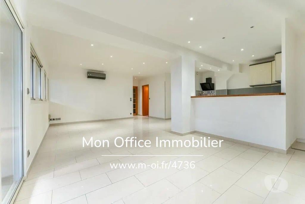 Appartements à vendre Bouches-du-Rhône Marseille - Photos Vivastreet (4736-CLA.) Référence : 4736-CLA. - Appartement 3 pièces avec...