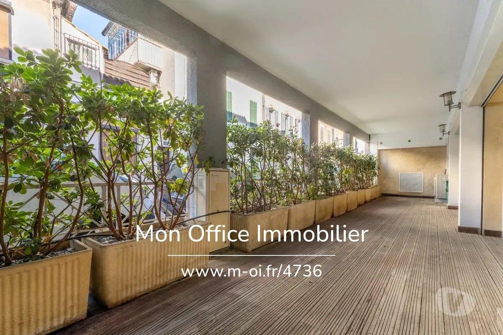 Appartements à vendre Bouches-du-Rhône Marseille - Photos Vivastreet (4736-CLA.) Référence : 4736-CLA. - Appartement 3 pièces avec...