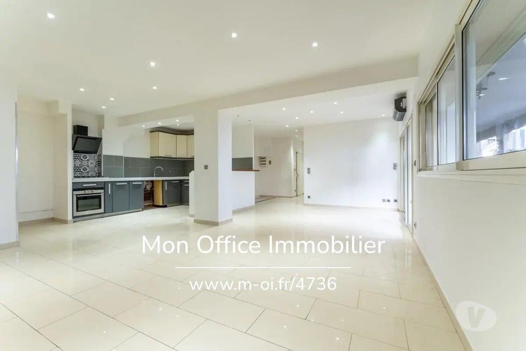 Appartements à vendre Bouches-du-Rhône Marseille - Photos Vivastreet (4736-CLA.) Référence : 4736-CLA. - Appartement 3 pièces avec...