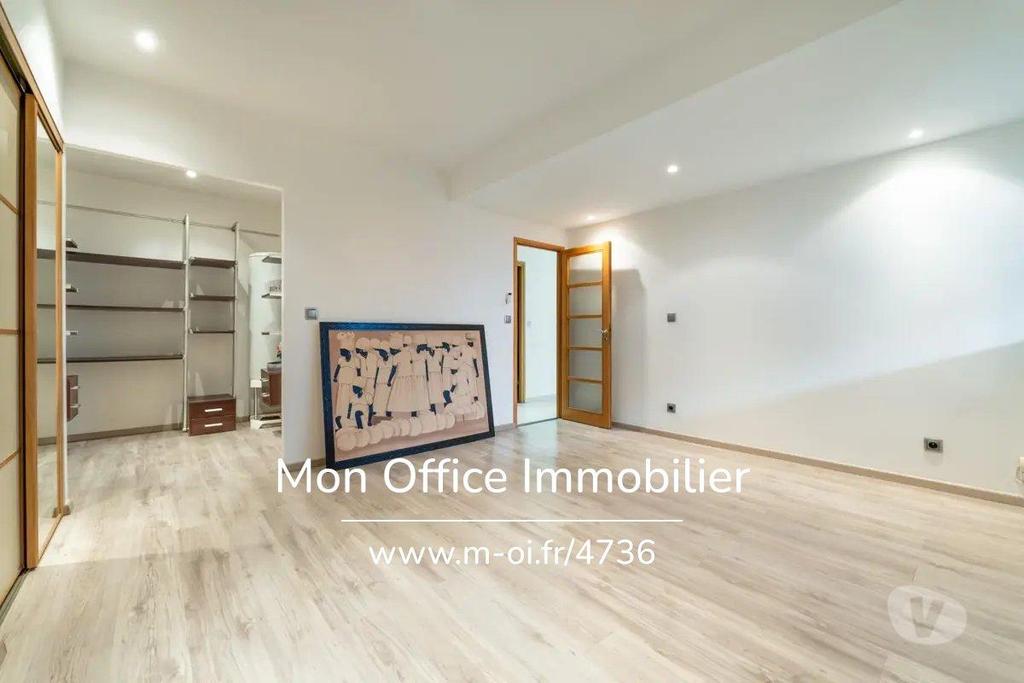 Appartements à vendre Bouches-du-Rhône Marseille - Photos Vivastreet (4736-CLA.) Référence : 4736-CLA. - Appartement 3 pièces avec...