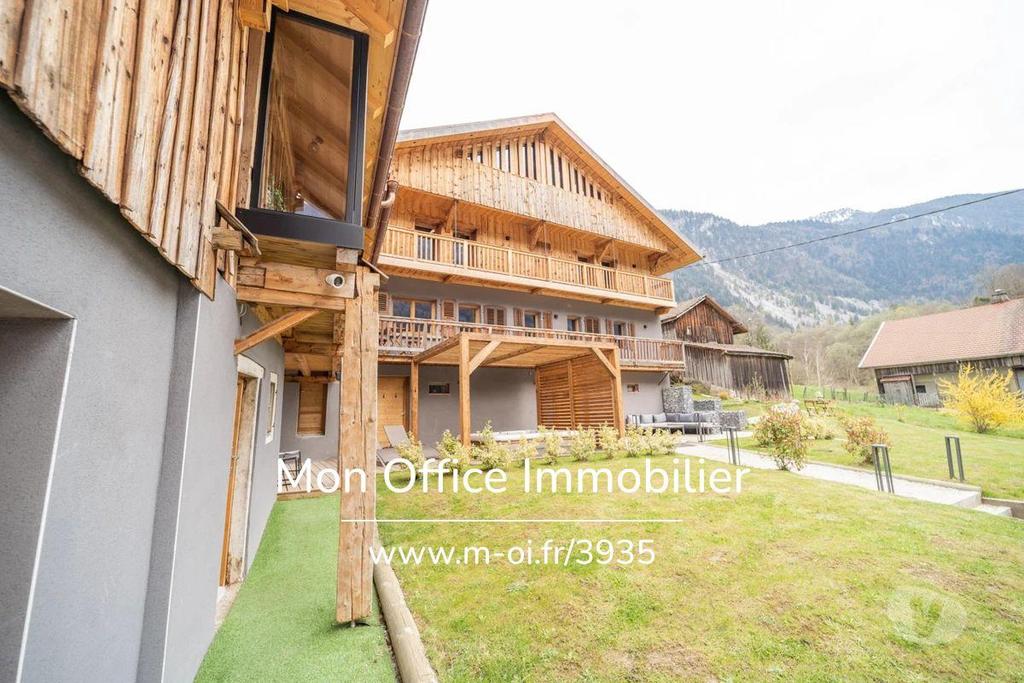 Vente Maison Haute-Savoie Petit Bornand les Glieres - 74130 - Photos Vivastreet (3935-TCA.) Référence : 3935-TCA. - Chalet de haut standing 5...