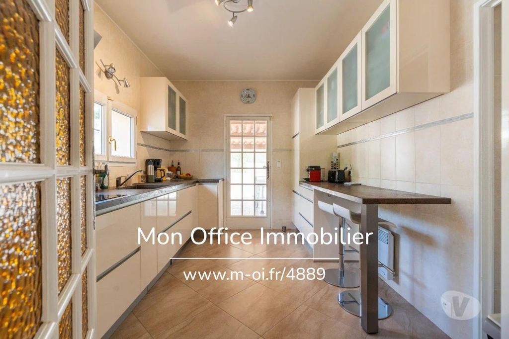 Vente Maison Bouches-du-Rhône Aix en Provence - Photos Vivastreet (4889-NGU) Référence : 4889-NGU - Maison 8 pièces - 201m2 -...