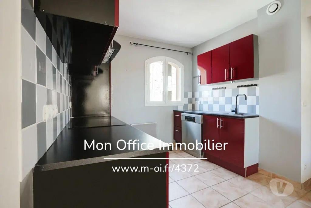 Appartements à vendre Var Rians - 83560 - Photos Vivastreet (4522-SJO) Référence : 4522-SJO - Spacieux duplex 100m2 à...