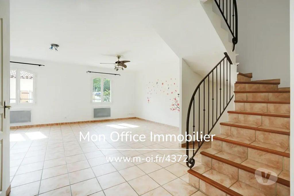 Appartements à vendre Var Rians - 83560 - Photos Vivastreet (4522-SJO) Référence : 4522-SJO - Spacieux duplex 100m2 à...