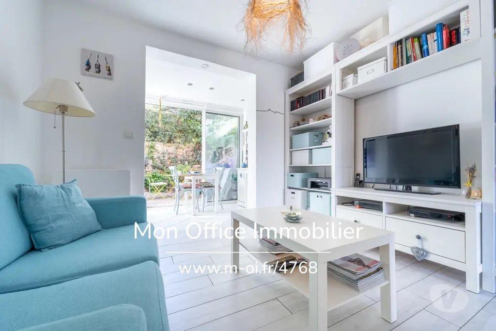 Appartements à vendre Var Sanary sur Mer - 83110 - Photos Vivastreet (4785-MDI.) Référence : 4785-MDI. - Appartement 2 pièces à 6...